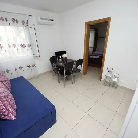 Znaor アパート *